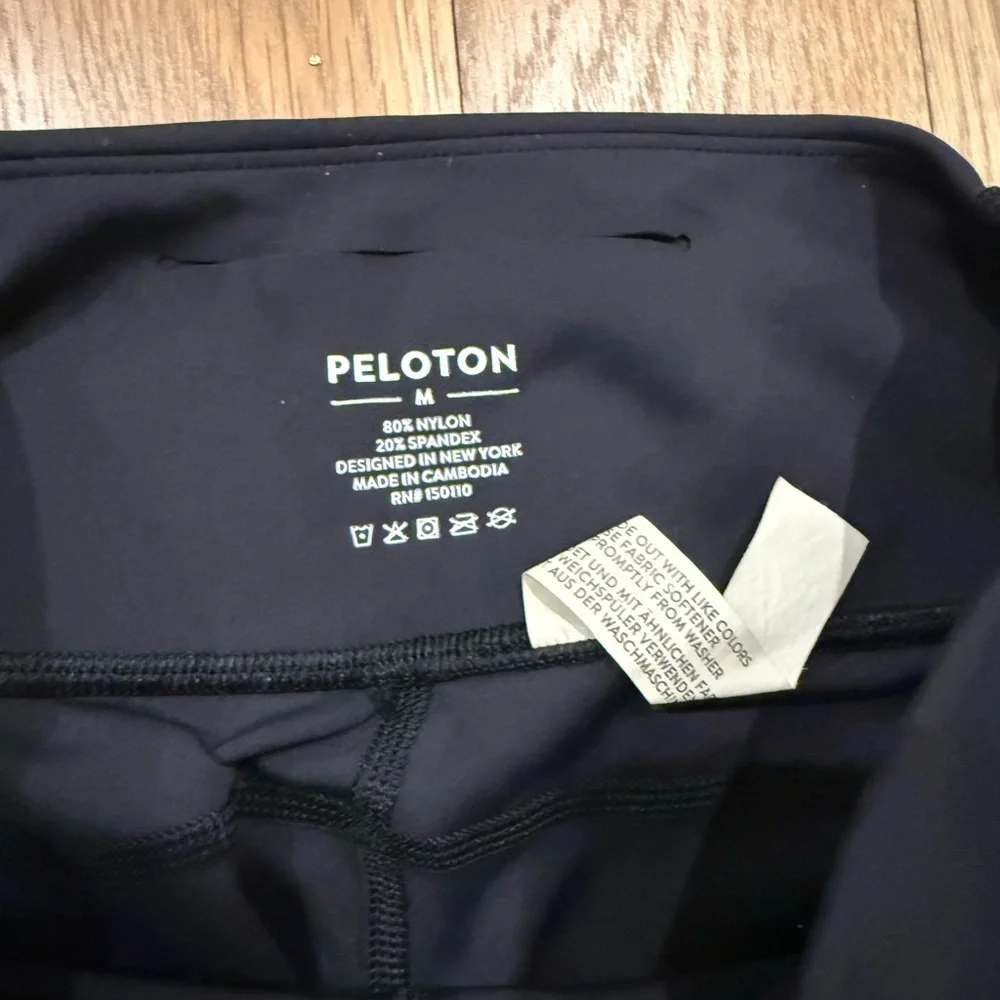 Peloton leggings size medium - Picture 3 of 3